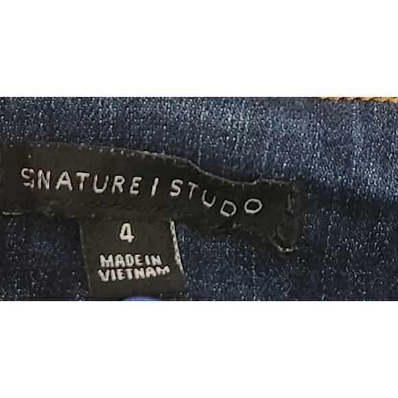 Signature Studio Dark Blue High Waisted Denim Shorts 4 Lightweight Soft Stretch - Picture 3 of 4